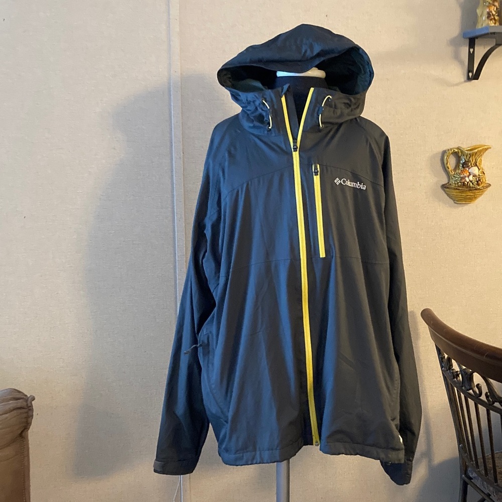 Columbia Men's Raincoat in Green with Yellow Trim